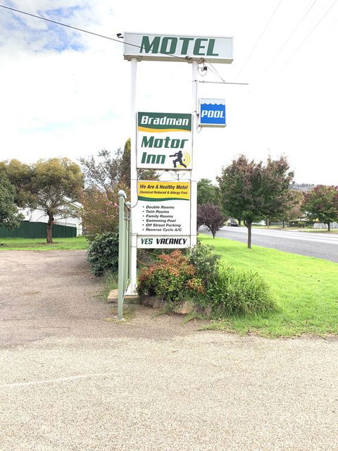 Bradman Motor Inn - C Tourism 3