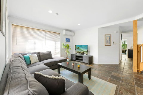 Breakers At Mudjimba Beach - C Tourism 2