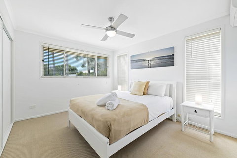 Breakers At Mudjimba Beach - C Tourism 3