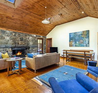 Breakfast Creek Cottage - Central bluestone cottage - C Tourism