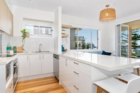 Breath-taking Ocean Front Apartment - C Tourism 3