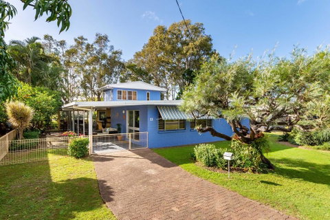 Bribie Beach House, Waterfront Directly Across The Road - Solander Esp, Banksia Beach - C Tourism 0