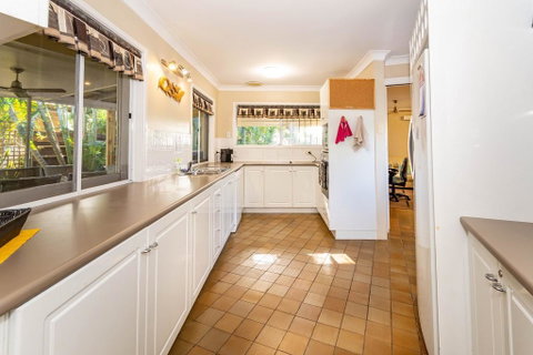 Bribie Beach House, Waterfront Directly Across The Road - Solander Esp, Banksia Beach - C Tourism 2