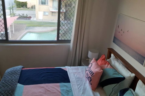 Bribie Beach King Bed Unit Overlooking Pool - C Tourism 3