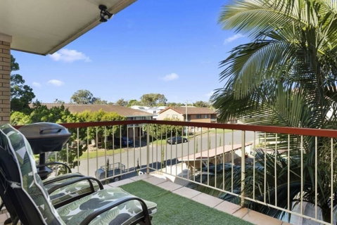 Bribie Beach King Bed Unit Overlooking Pool - C Tourism 2