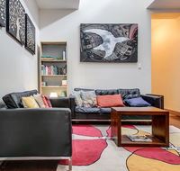 Bright and airy home tucked away in funky Newtown - C Tourism