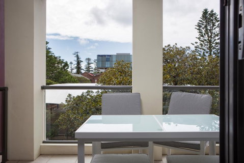 Bright Modern Apartment Steps From Beach And Ferry - C Tourism 3