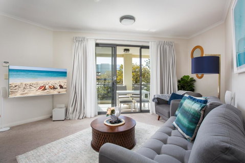 Bright Modern Apartment Steps From Beach And Ferry - C Tourism 1