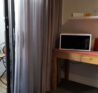 Brightwater Room for Rent on the Sunshine Coast - C Tourism