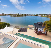 Broadbeach Waterfront Holiday House - C Tourism