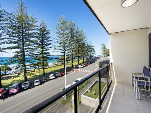 Burleigh By The Sea - C Tourism 2