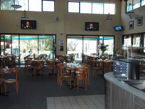 Bushland Beach Tavern - C Tourism 3