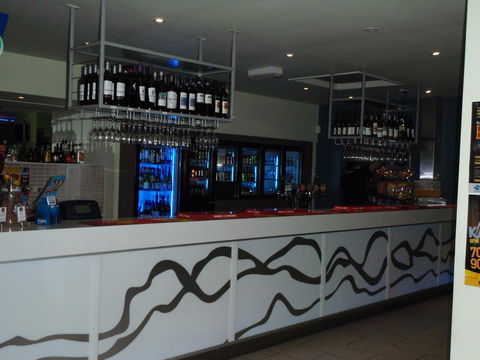 Bushland Beach Tavern - C Tourism 2
