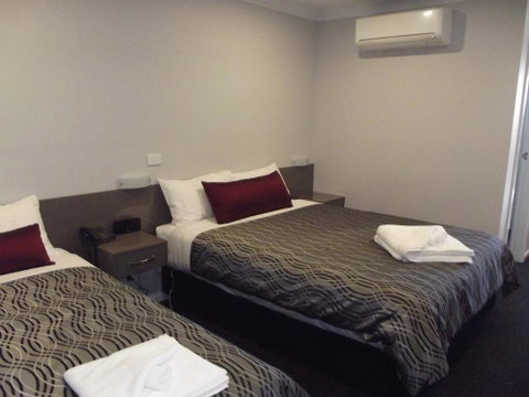 Bushman's Motor Inn - C Tourism 1