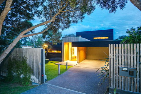 C-Escape - C Tourism 1