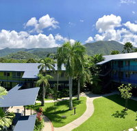 Cairns Adventure Lodge - Cook your own meals in your private Kitchen includes Dishwasher Washing Machine - C Tourism
