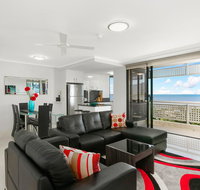 Cairns Luxury Seafront Apartment - C Tourism