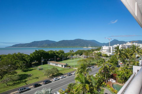 Cairns Luxury Waterfront Apartment - C Tourism 1