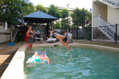 Cairns Sharehouse Apartment - C Tourism 1