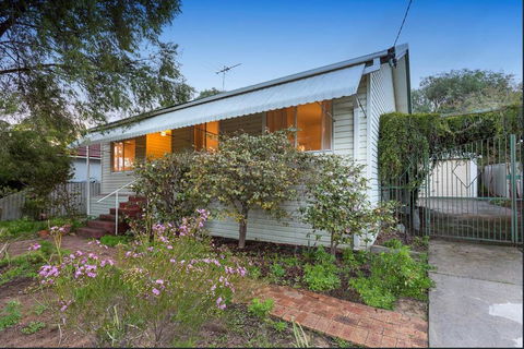 Camellia Cottage - PET FRIENDLY - Kwinana - C Tourism 2
