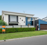 Campbell St 11 Moffat Beach - C Tourism