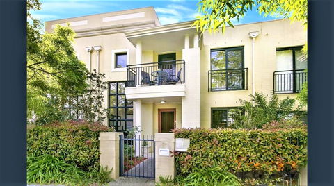 Campbelltown Most Sought After Park Central Home - C Tourism 0