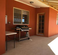 Caretakers Cottage Budget Accommodation - C Tourism
