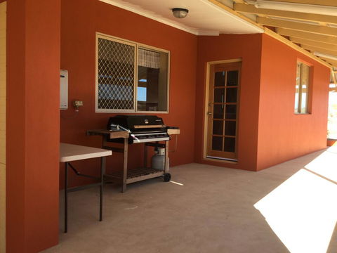 Caretakers Cottage Budget Accommodation - C Tourism 0