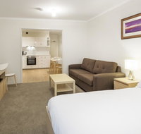 Cascades 3 Well Appointed and Central location - C Tourism
