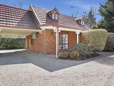 Cedar Cottage - Tudor Village - C Tourism 3