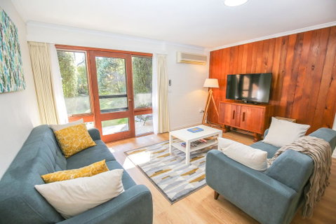 Cedar Holiday Units - Apartment 5 - C Tourism 1