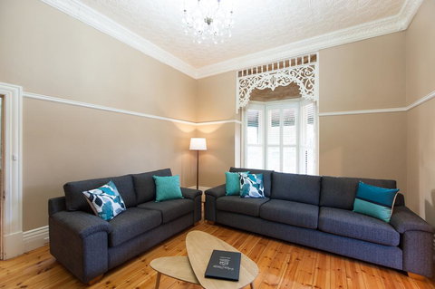 Central Charm - C Tourism 3