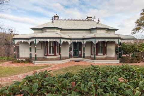 Central Charm - C Tourism 1