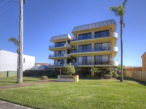 Champagne Court 1 With Water Views - C Tourism 1