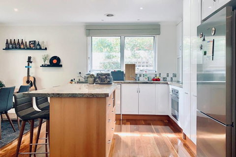 Charming Family Home W/Home Cinema+Huge Bedrooms Near Glen Waverley - C Tourism 1