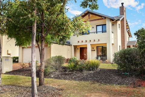 Chateau Shiraz - C Tourism 3
