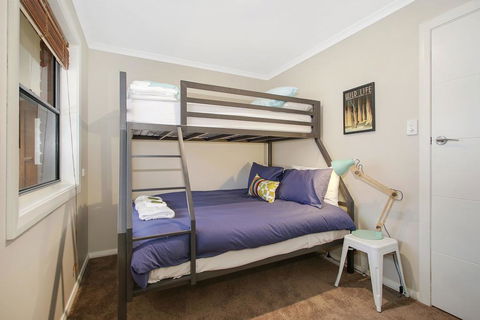 Cherry Lane - Close To The Heart Of Bright - C Tourism 2