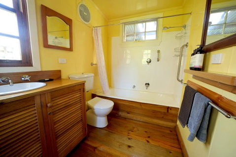 Cherry Plum Cottages - C Tourism 0
