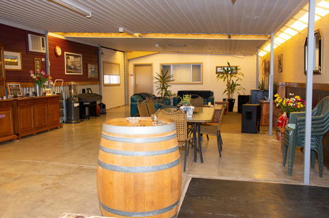 Chrissie's Dongara - C Tourism 0