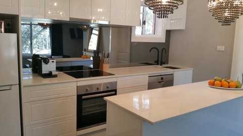 City Life Apartment-full Kitchen & Separate Bedroom - C Tourism 2