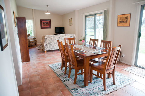 Clarendon Chalets - C Tourism 3