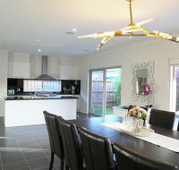 Classic 6BRM Villa in Melbourne - C Tourism