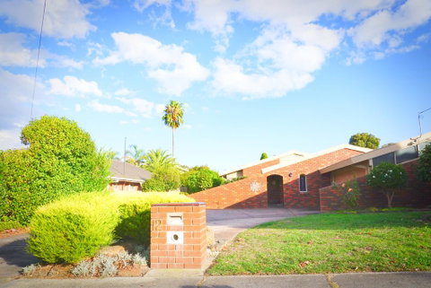 Classic Double Brick Garden House - C Tourism 1