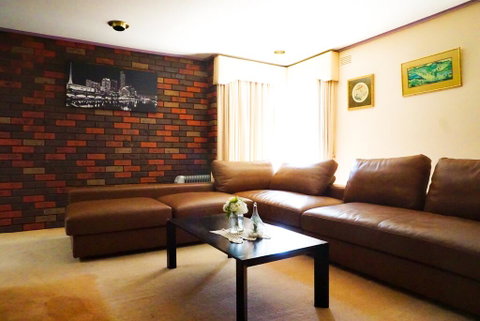Classic Double Brick Garden House - C Tourism 3