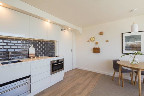 Coastal Chic Designer Apartment - C Tourism 2