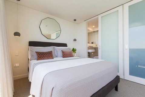 Coastal Chic Designer Apartment - C Tourism 3