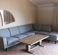 Colonial Court Beachfront Motel  Holiday Stay - C Tourism