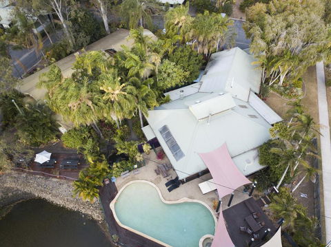 Colonial Village Cabins, Camping & Tours - Hervey Bay YHA - C Tourism 1