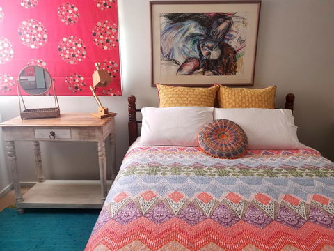 Colourful Creative Artist House Glen Waverley - C Tourism 2