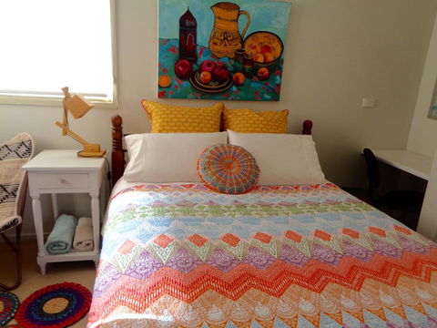 Colourful Creative Artist House Glen Waverley - C Tourism 0